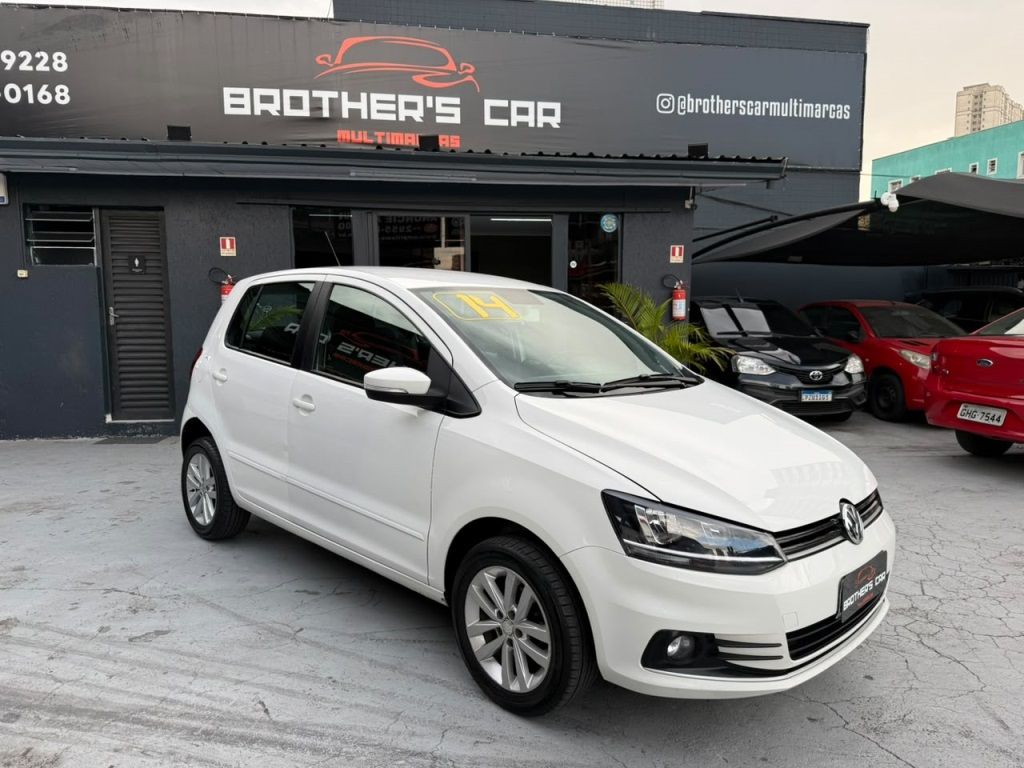 VW Fox 1.0 MI 8V Flex 2013/2014 Branco com Ar e ABS