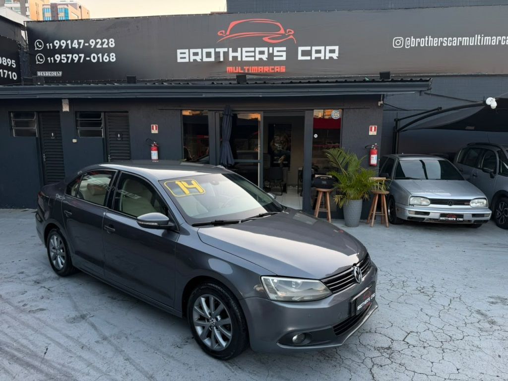 VW Jetta 2.0 Comfortline Tiptronic 2014 com Bancos de Couro