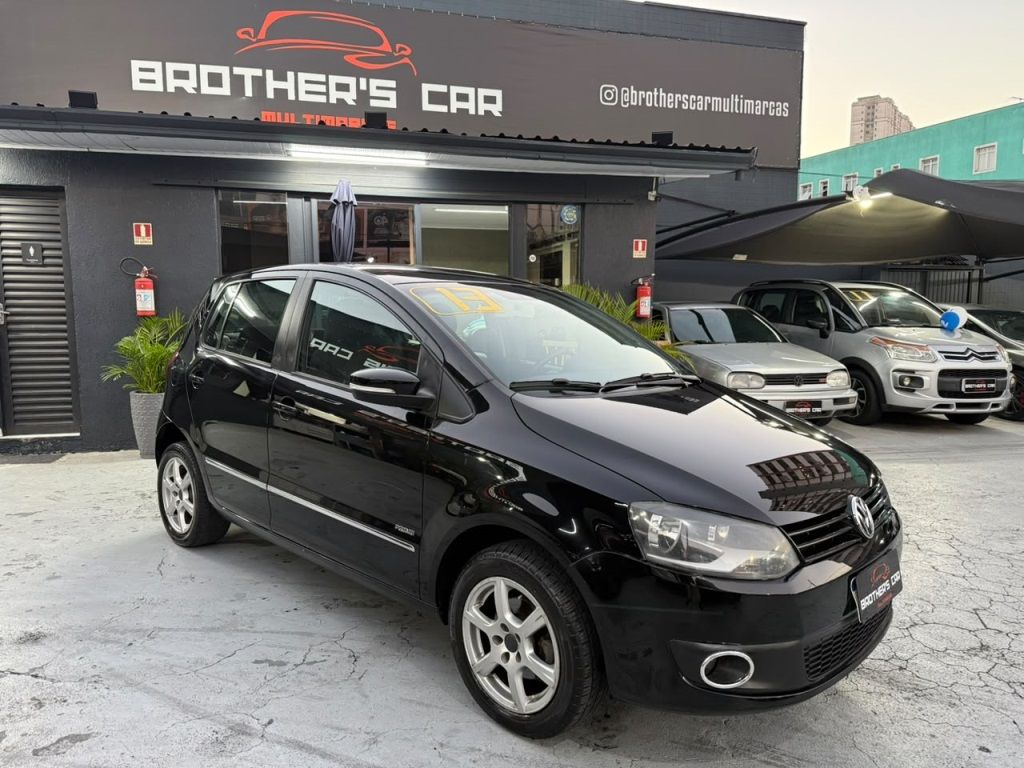 VW Fox 1.6 Prime 8V Flex 2012/2013 com couro e GPS