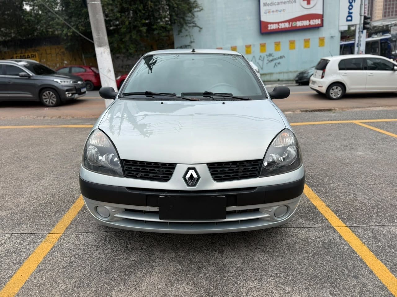 Renault CLIO HATCH AUTHENTIQUE 1.0 8V 4P 2004